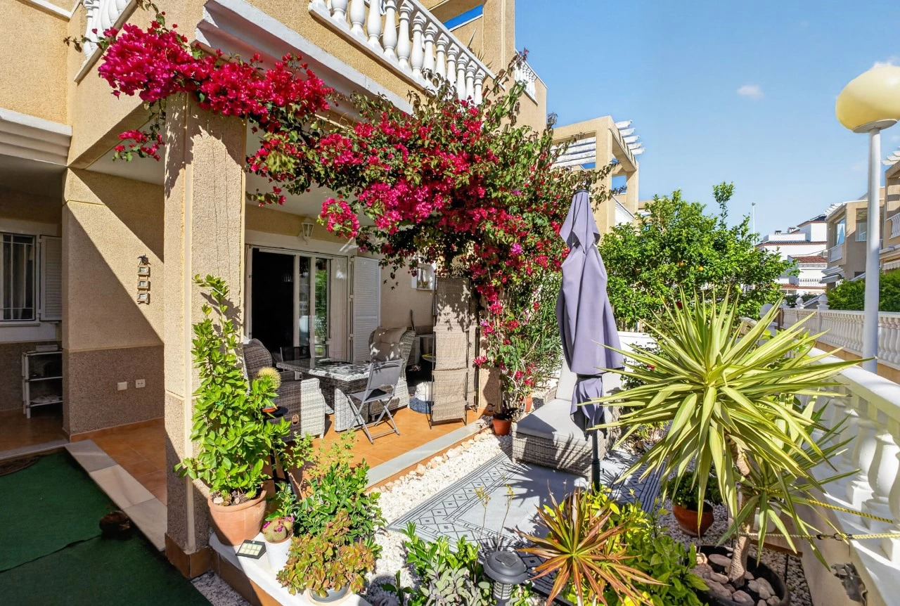 Bungalow en Zeniamar con piscina privada y vistas al pueblo – Orihuela Costa