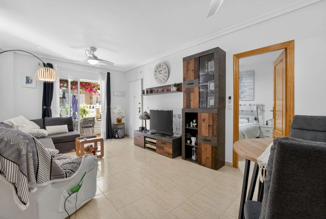 Bungalow en Zeniamar con piscina privada y vistas al pueblo – Orihuela Costa