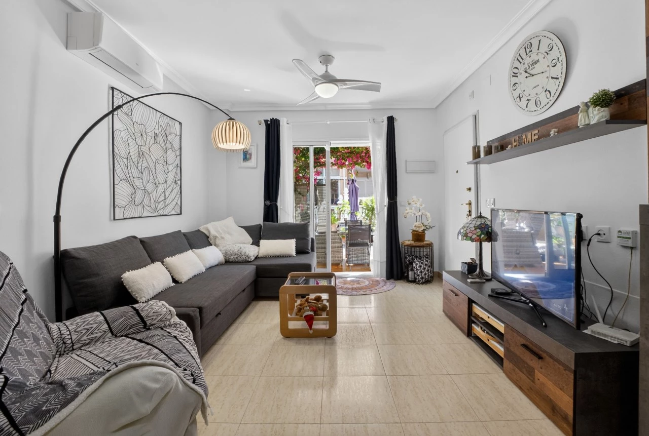 Bungalow en Zeniamar con piscina privada y vistas al pueblo – Orihuela Costa