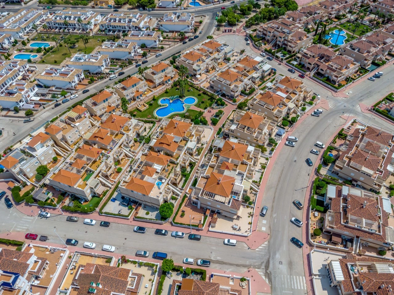Bungalow en Zeniamar con piscina privada y vistas al pueblo – Orihuela Costa