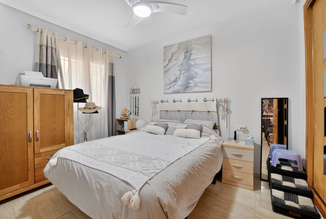 Bungalow en Zeniamar con piscina privada y vistas al pueblo – Orihuela Costa