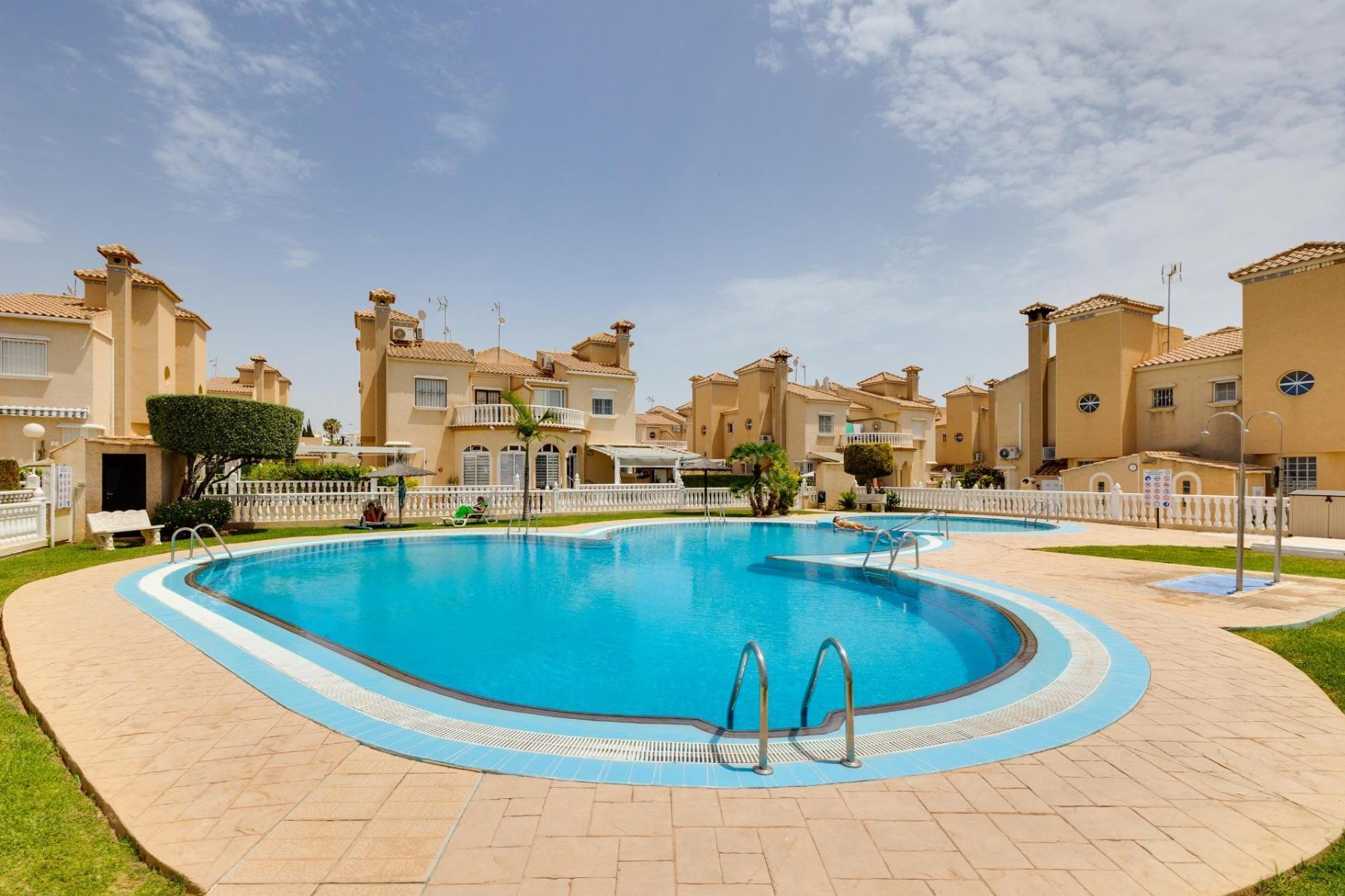 Duplex con piscina privada en La Florida, Orihuela Costa – 2 hab / 2 baños