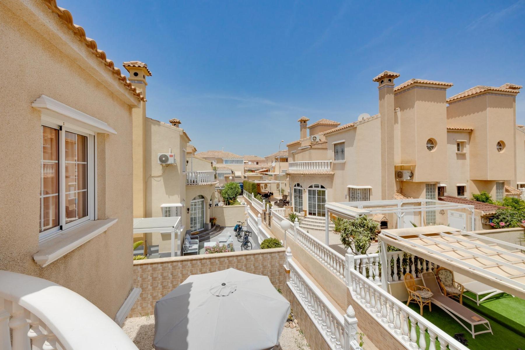 Duplex con piscina privada en La Florida, Orihuela Costa – 2 hab / 2 baños
