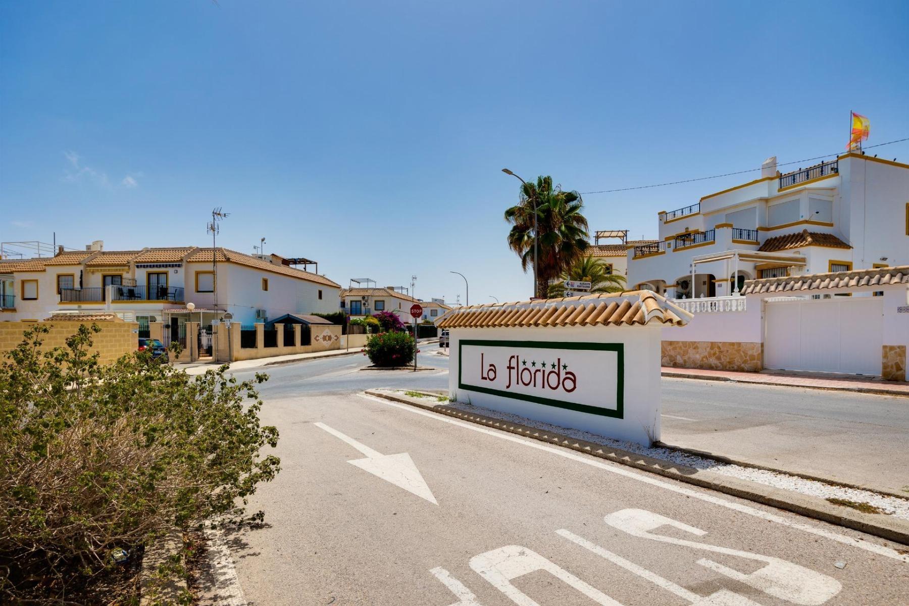 Duplex con piscina privada en La Florida, Orihuela Costa – 2 hab / 2 baños