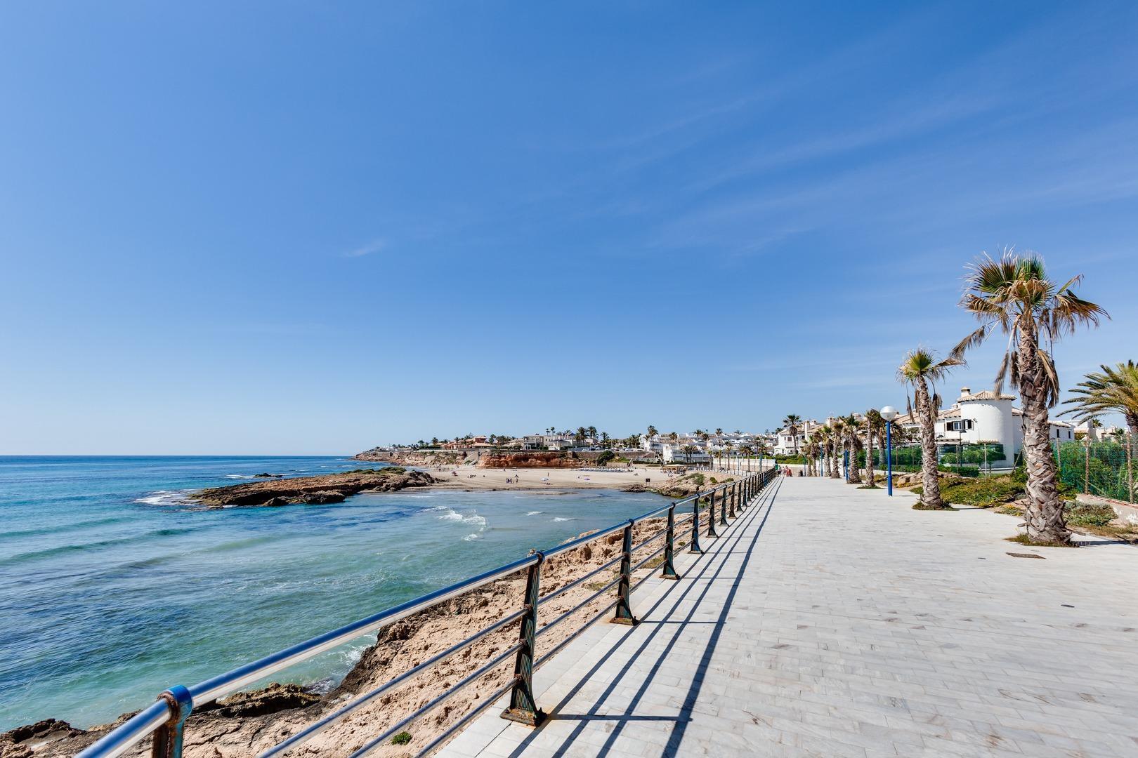 Duplex con piscina privada en La Florida, Orihuela Costa – 2 hab / 2 baños