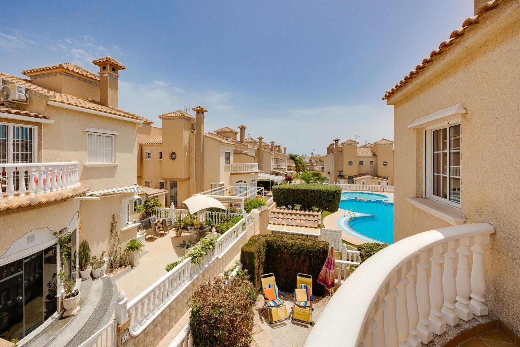 Duplex con piscina privada en La Florida, Orihuela Costa – 2 hab / 2 baños