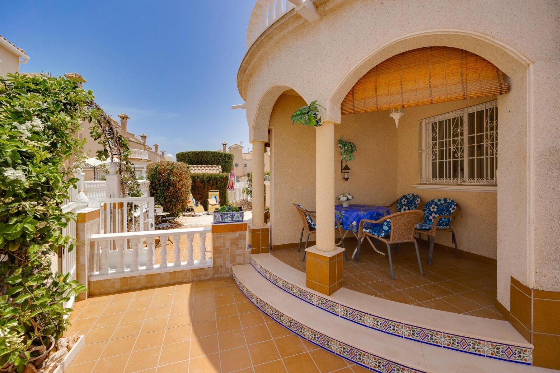 Duplex con piscina privada en La Florida, Orihuela Costa – 2 hab / 2 baños