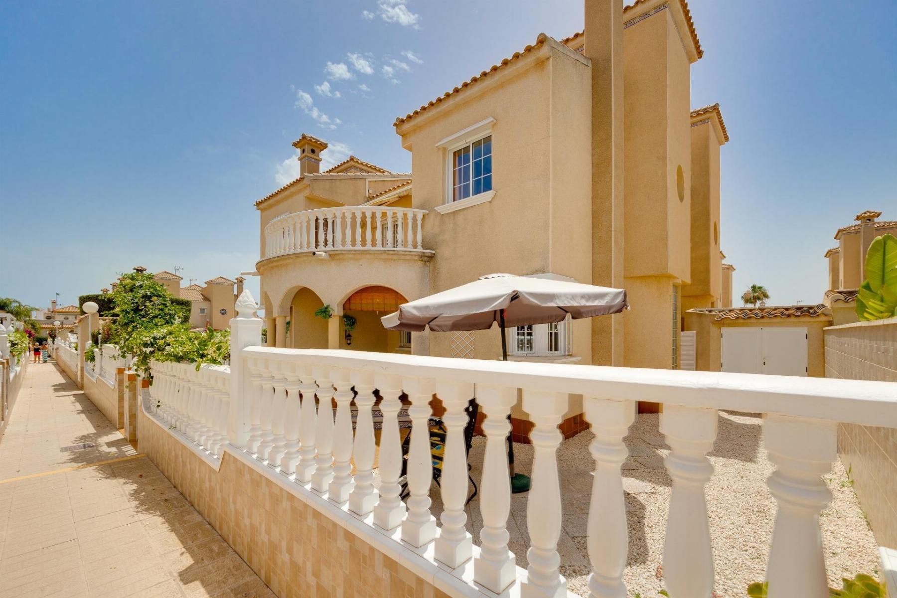 Duplex con piscina privada en La Florida, Orihuela Costa – 2 hab / 2 baños