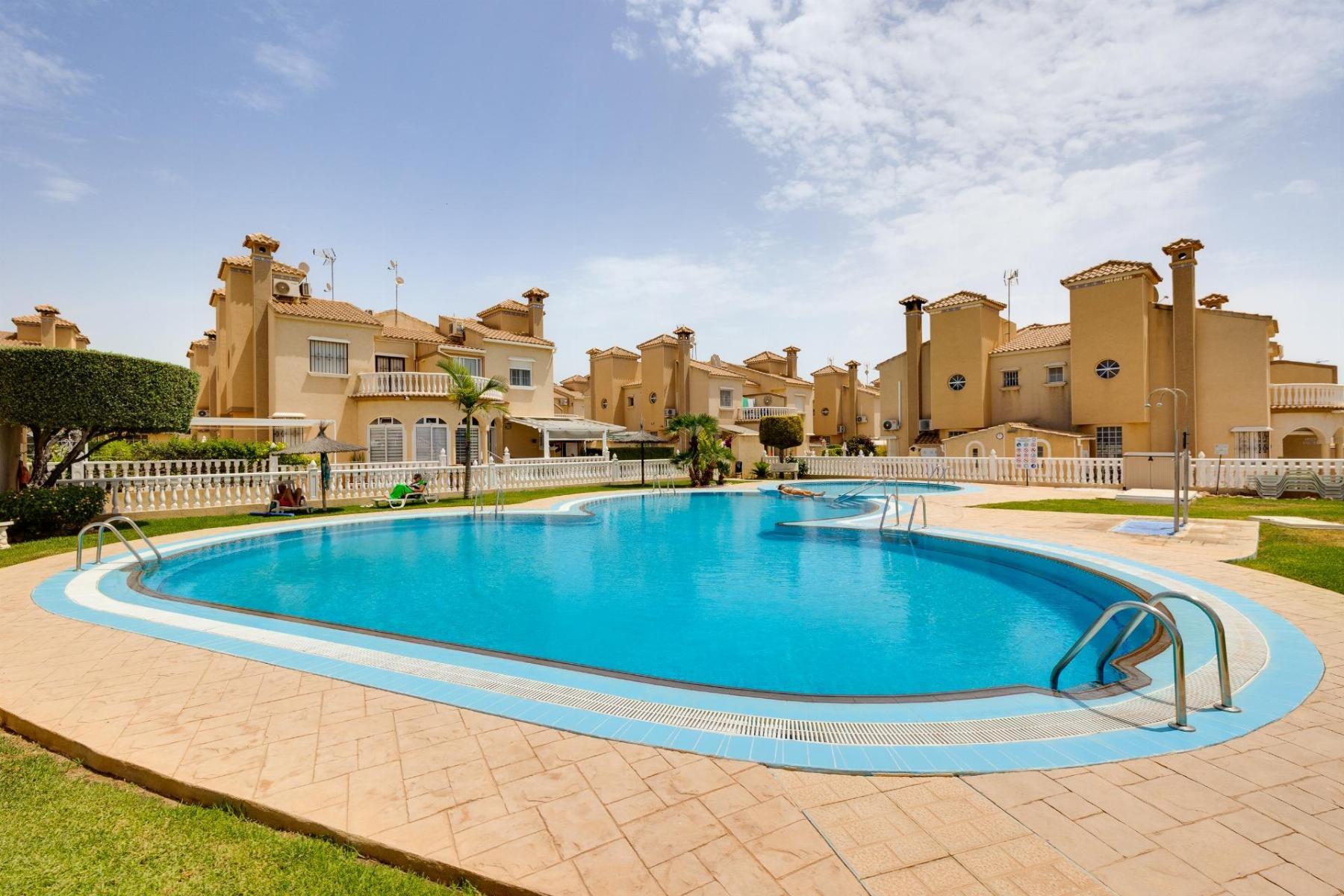 Duplex con piscina privada en La Florida, Orihuela Costa – 2 hab / 2 baños