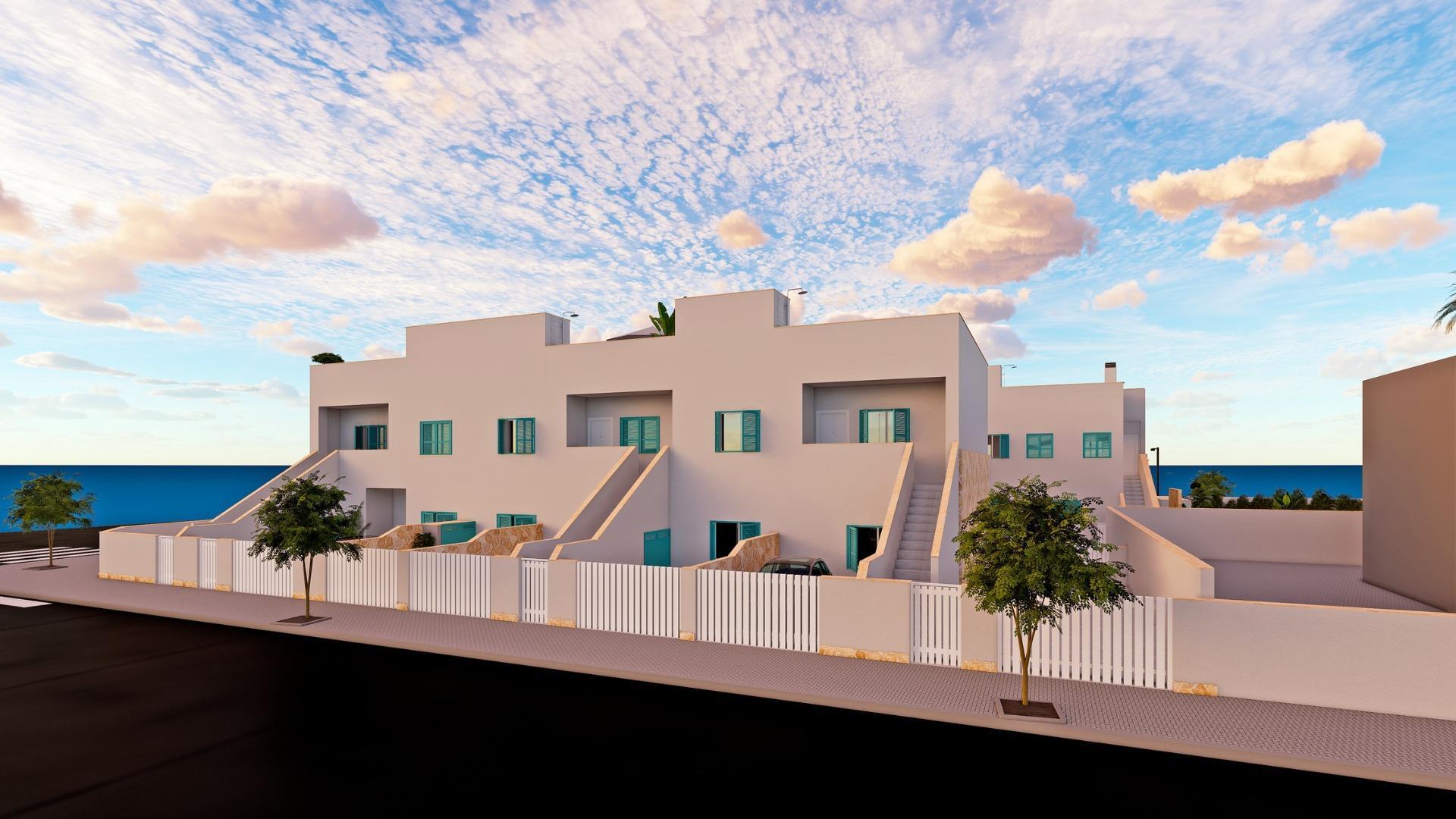 Chalet de obra nueva con piscina privada a 500m del mar en Pilar de la Horadada