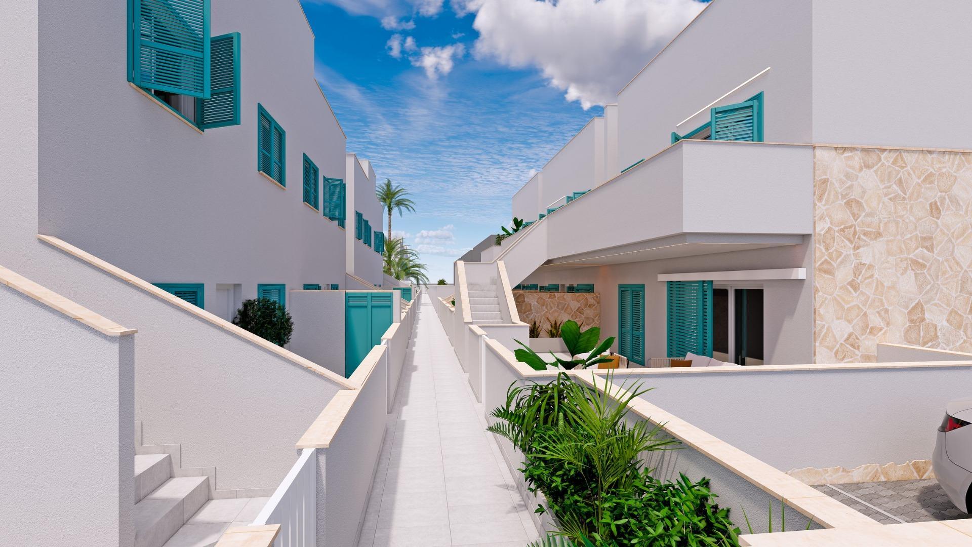 Chalet de obra nueva con piscina privada a 500m del mar en Pilar de la Horadada