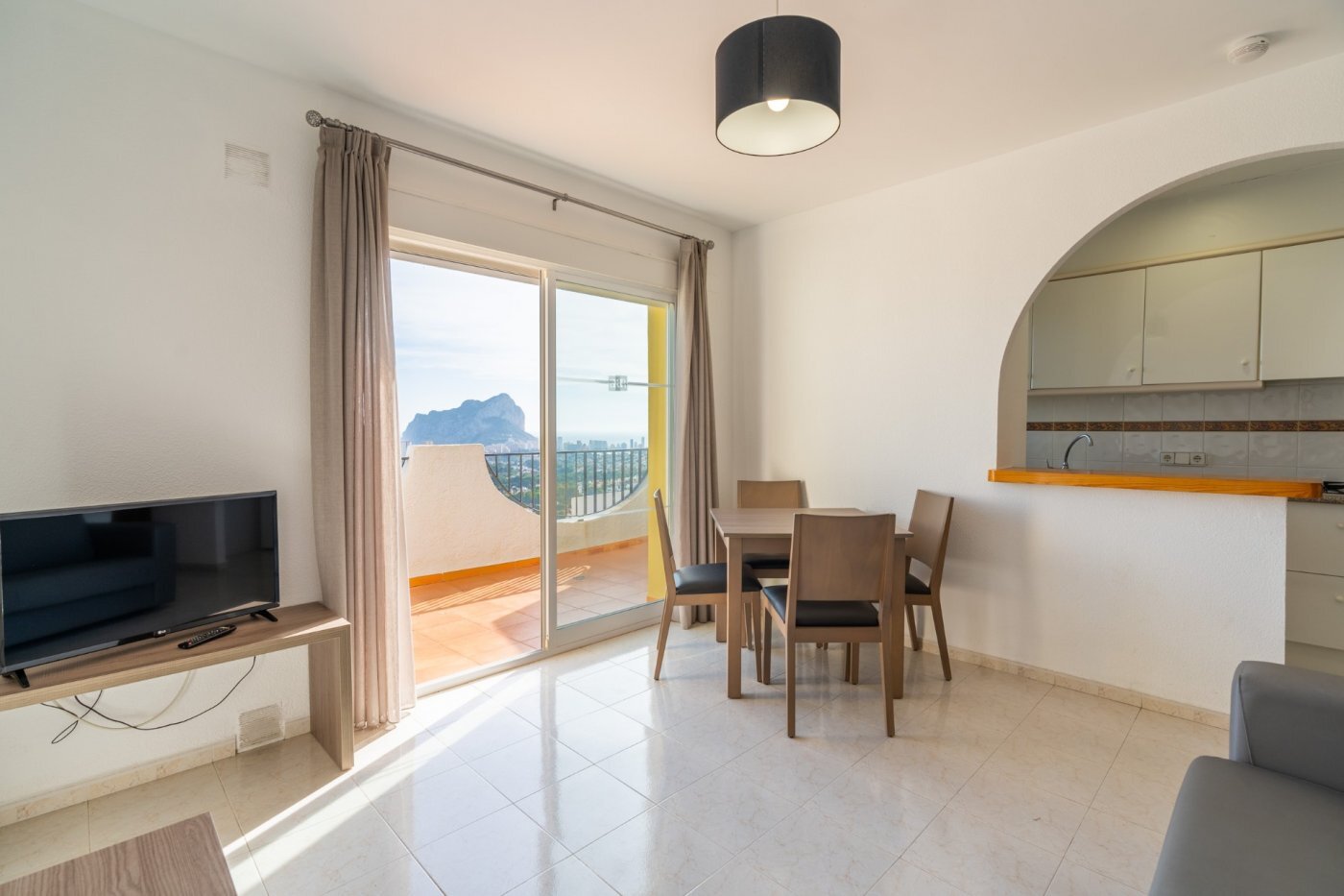 Chalet de obra nueva con piscina privada en Calpe — Diseño y exclusividad