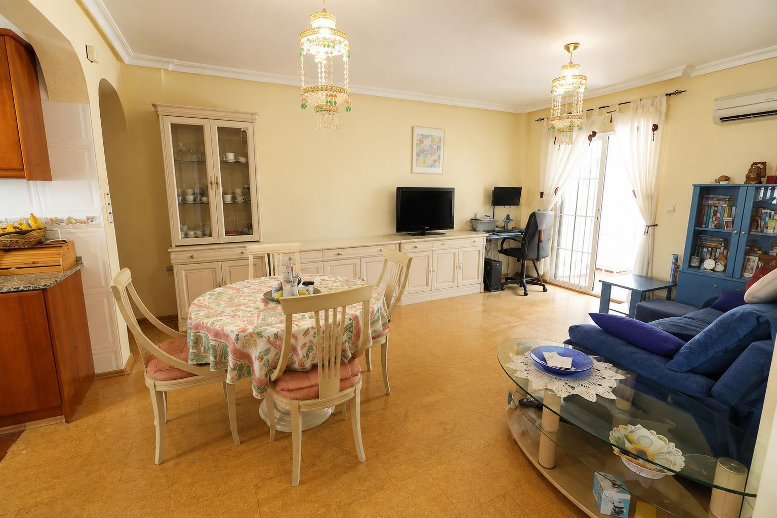 Bungalow con parcela de 170 m² y orientación sur en Lomas de Cabo Roig