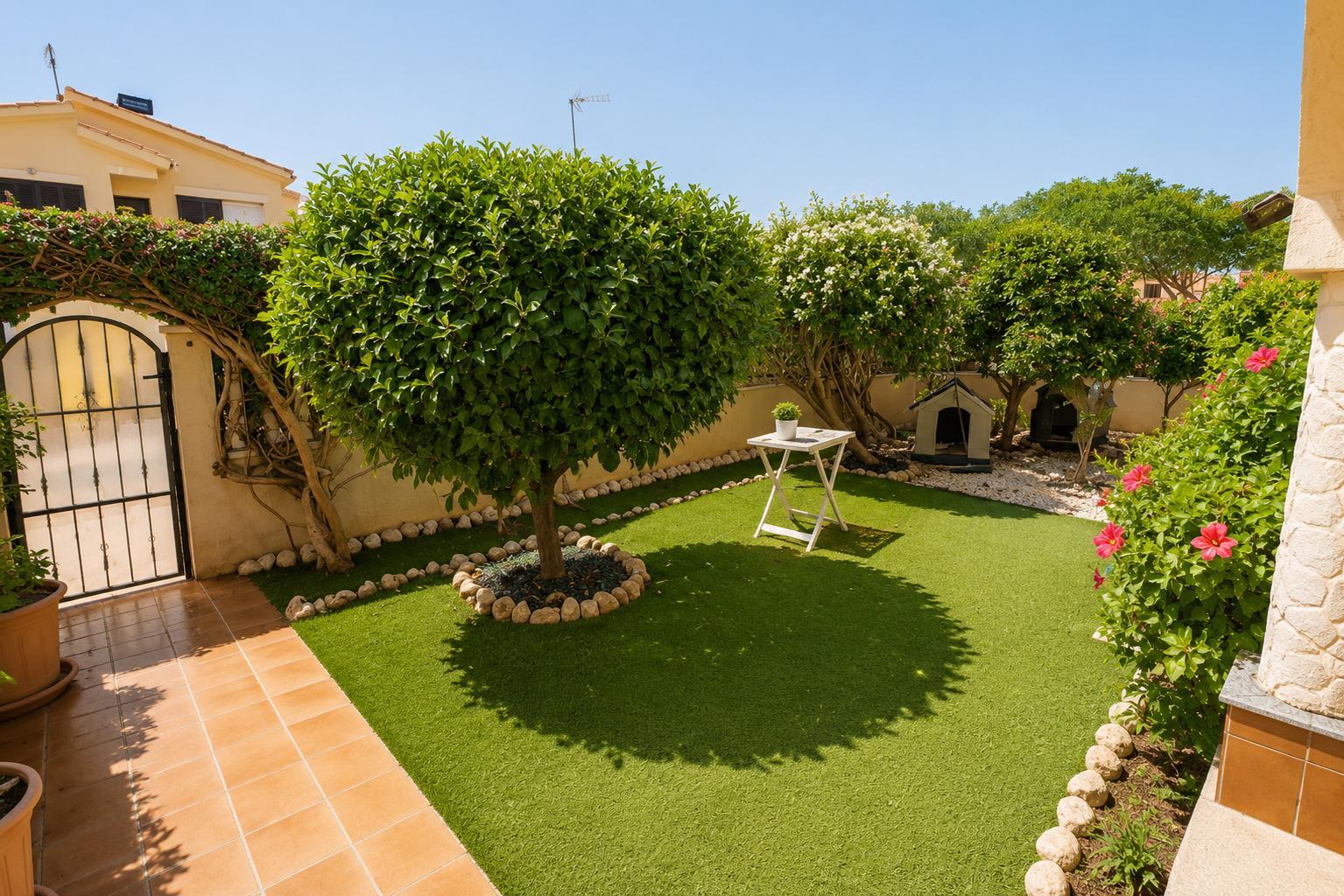 Bungalow con parcela de 170 m² y orientación sur en Lomas de Cabo Roig