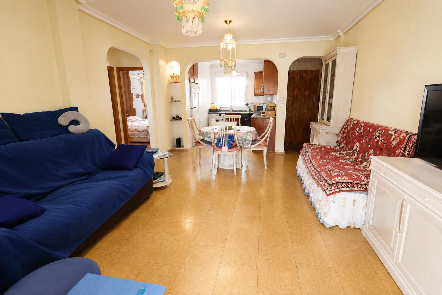Bungalow con parcela de 170 m² y orientación sur en Lomas de Cabo Roig