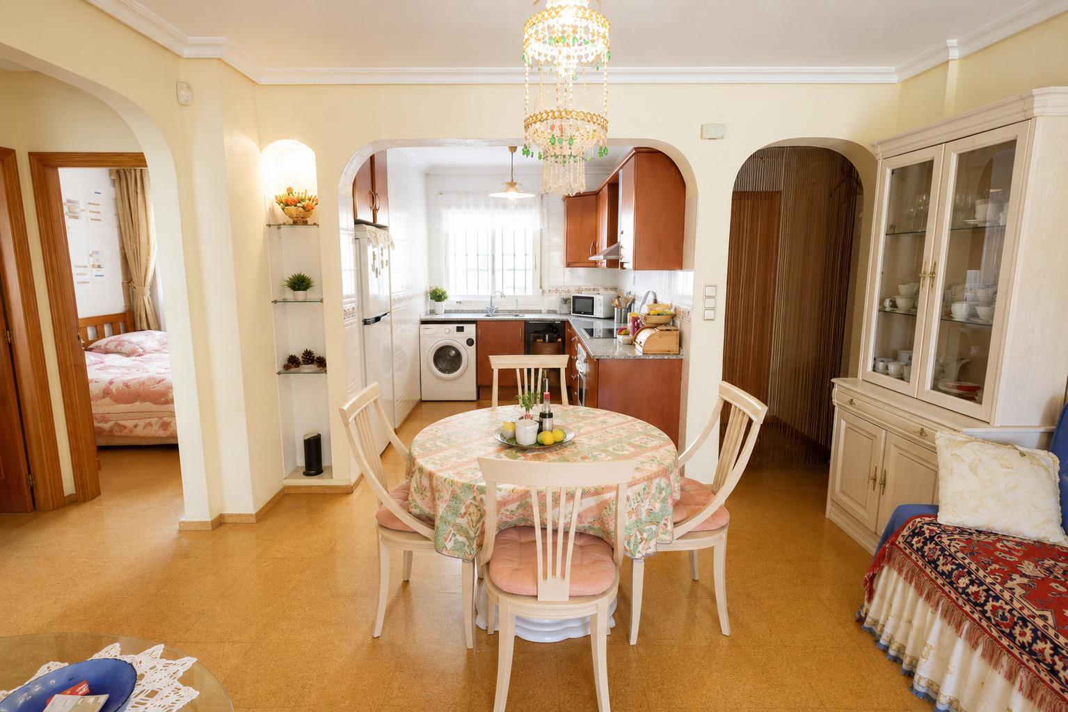 Bungalow con parcela de 170 m² y orientación sur en Lomas de Cabo Roig