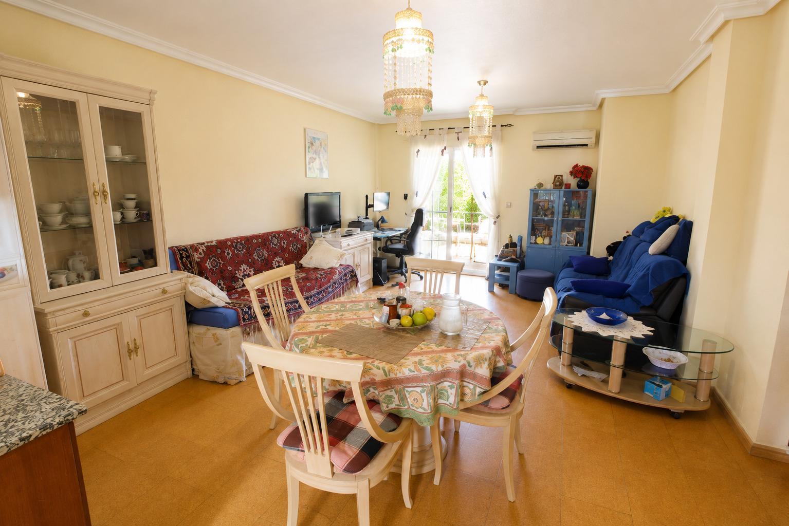 Bungalow con parcela de 170 m² y orientación sur en Lomas de Cabo Roig