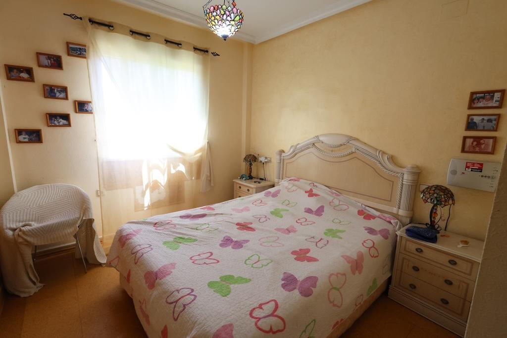 Bungalow con parcela de 170 m² y orientación sur en Lomas de Cabo Roig