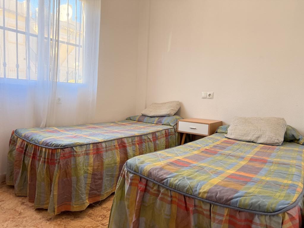 Bungalow con piscina privada y jardín en Villamartín — 2 dorm. en St James Hills