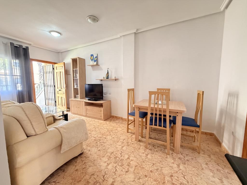 Bungalow con piscina privada y jardín en Villamartín — 2 dorm. en St James Hills