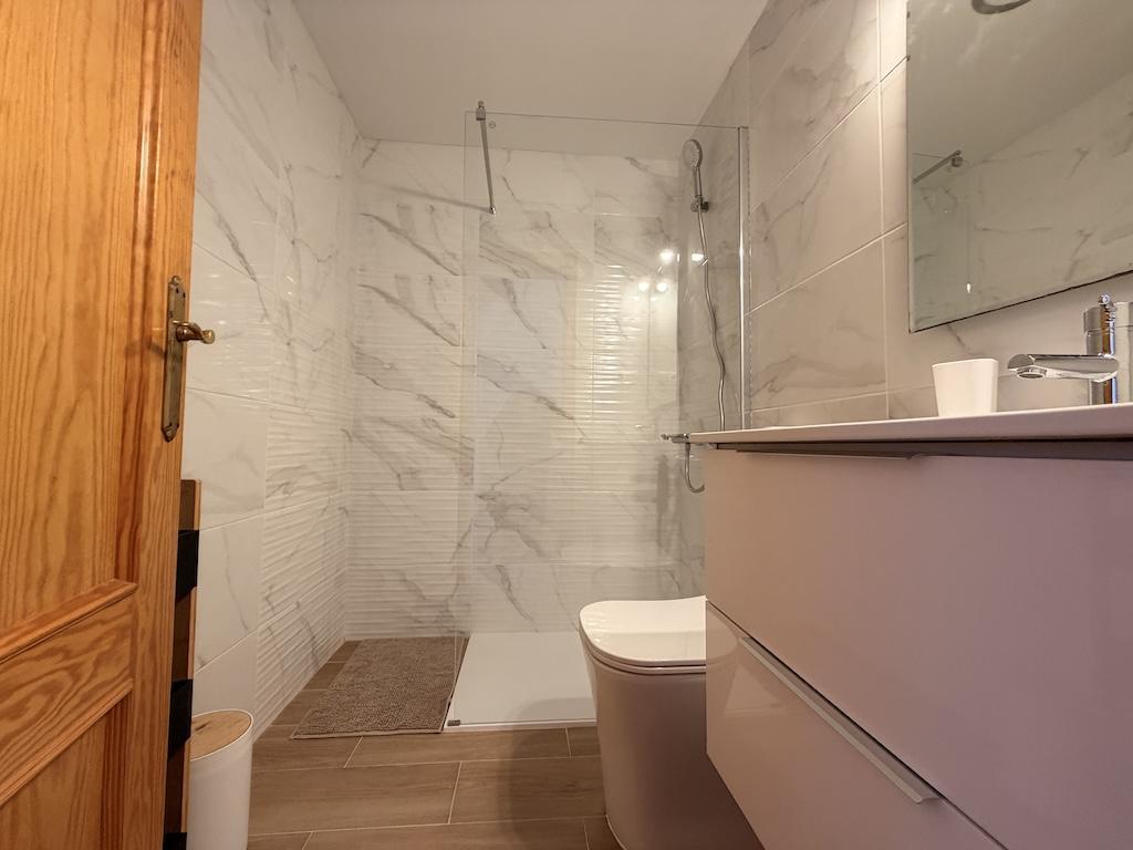 Bungalow con piscina privada y jardín en Villamartín — 2 dorm. en St James Hills
