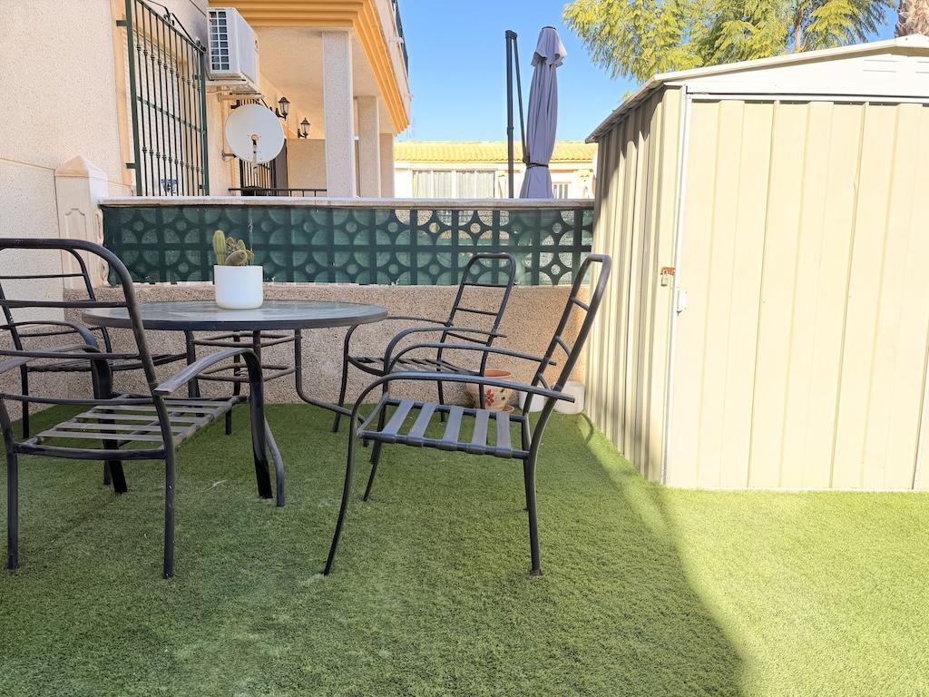 Bungalow con piscina privada y jardín en Villamartín — 2 dorm. en St James Hills