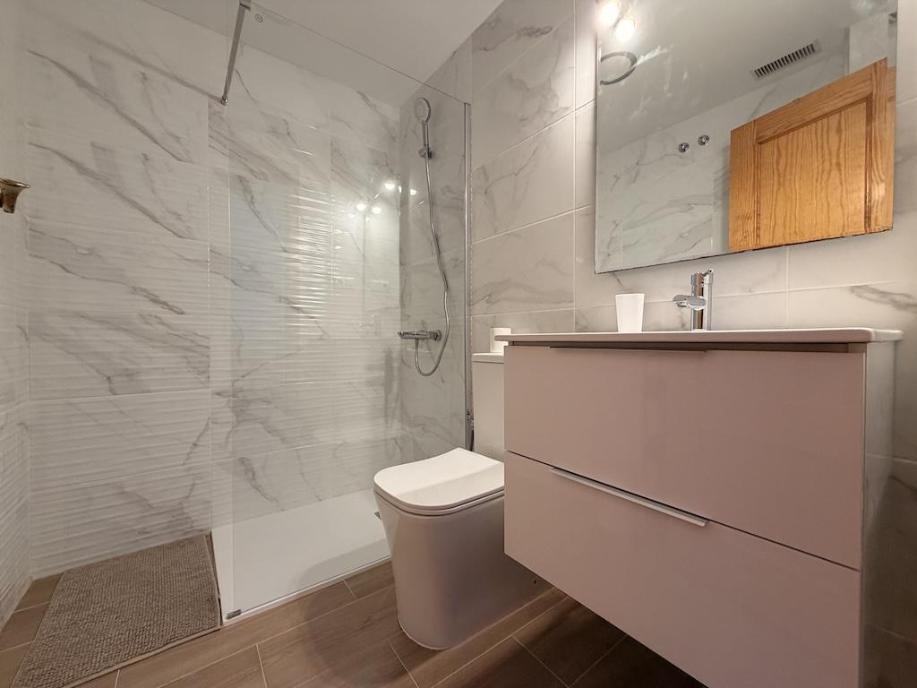 Bungalow con piscina privada y jardín en Villamartín — 2 dorm. en St James Hills