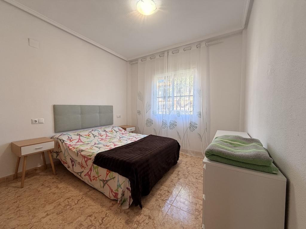Bungalow con piscina privada y jardín en Villamartín — 2 dorm. en St James Hills
