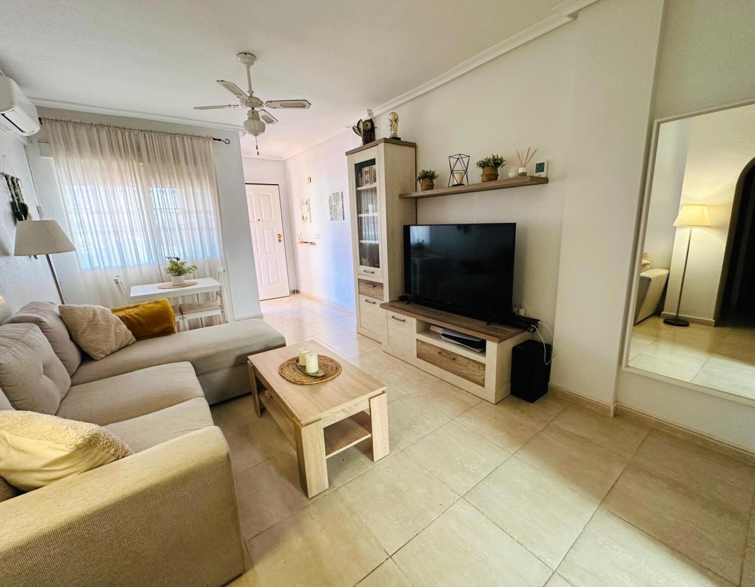 Bungalow con jardín y piscina en Dream Hills – Inversión con renta garantizada
