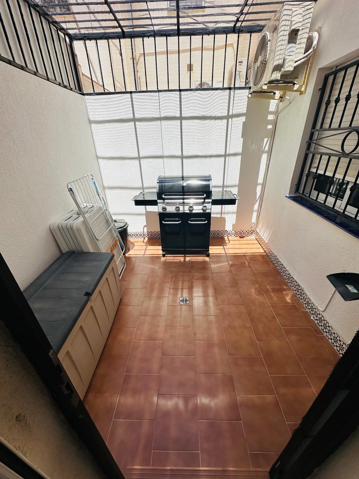 Bungalow con jardín y piscina en Dream Hills – Inversión con renta garantizada