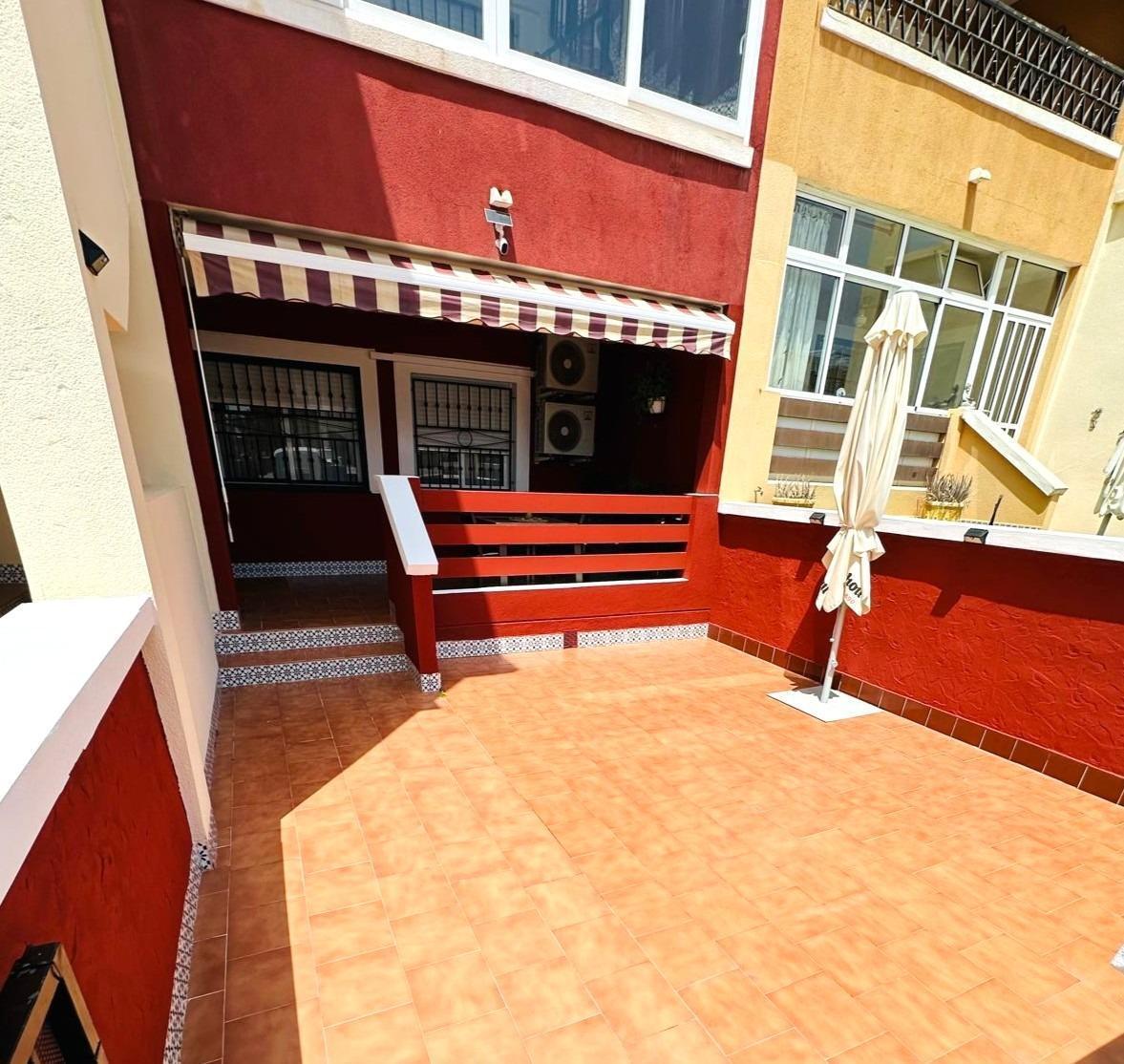 Bungalow con jardín y piscina en Dream Hills – Inversión con renta garantizada