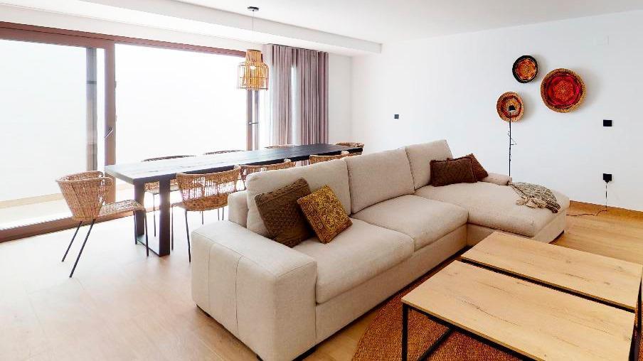 Villa de obra nueva con vistas al mar en Finestrat — 4 dorm. y piscina