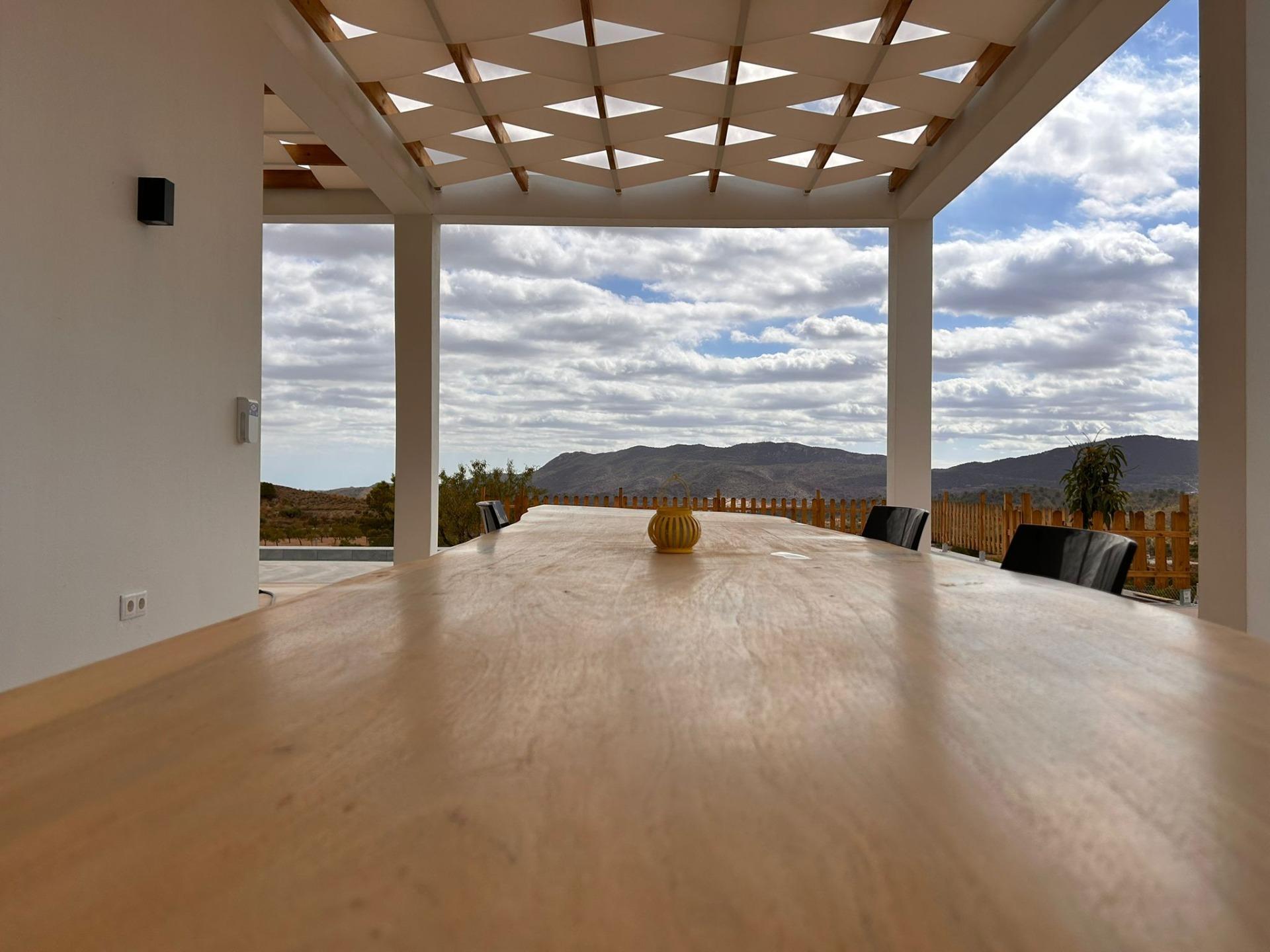 Villa de lujo en Pinoso: 10.116 m² de parcela, piscina y 4 dormitorios