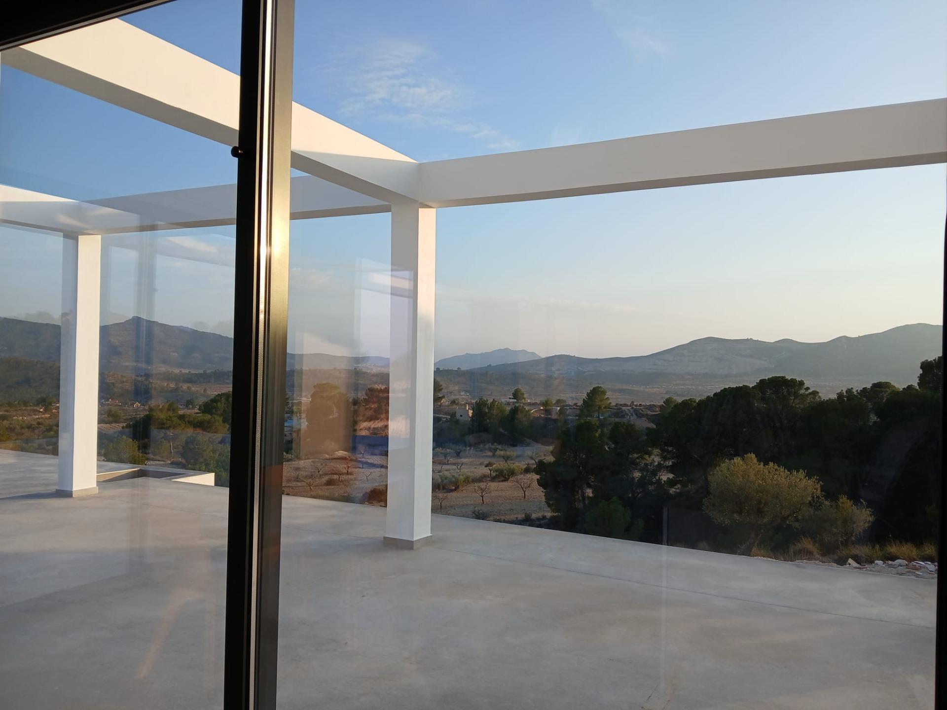 Villa de lujo en Pinoso: 10.116 m² de parcela, piscina y 4 dormitorios
