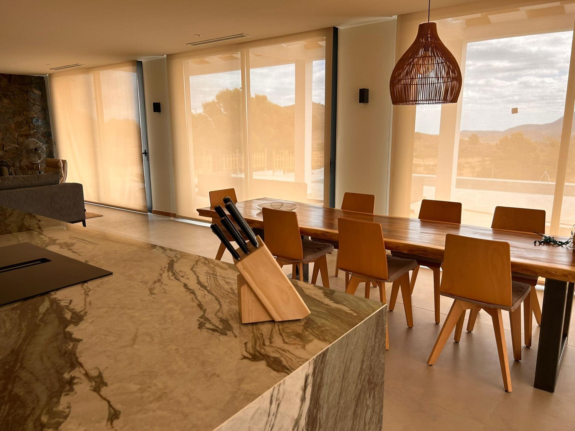 Villa de lujo en Pinoso: 10.116 m² de parcela, piscina y 4 dormitorios