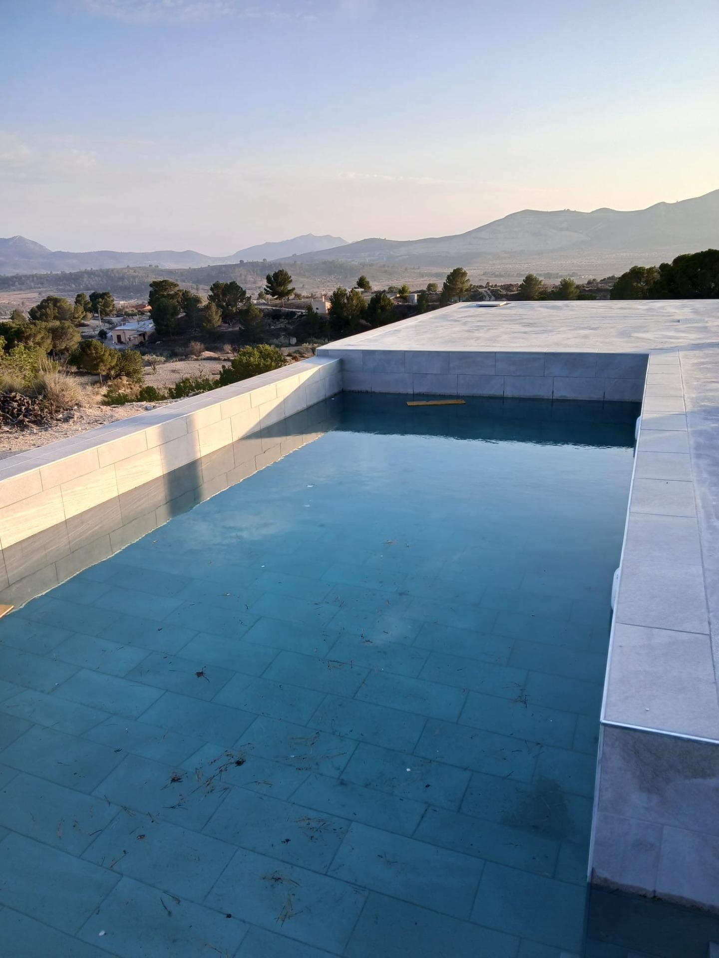 Villa de lujo en Pinoso: 10.116 m² de parcela, piscina y 4 dormitorios