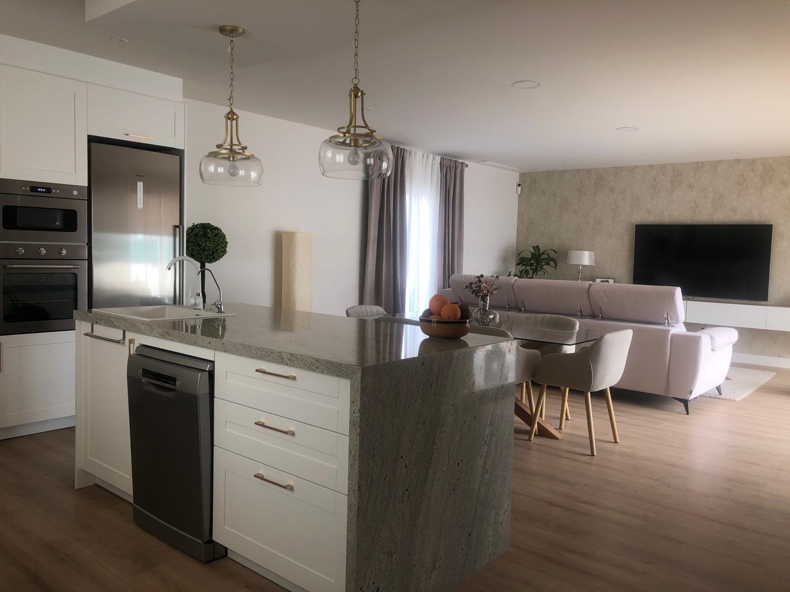 Villa de obra nueva en Aspe con piscina privada y parcela de 587 m² — 3 dorm.