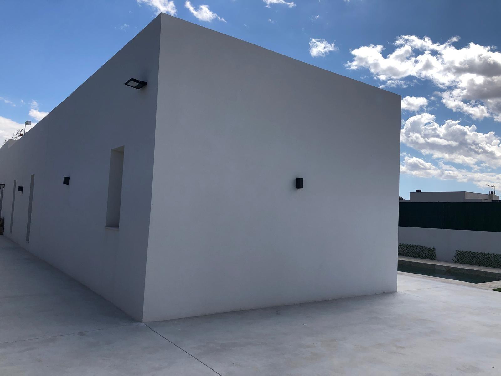 Villa de obra nueva en Aspe con piscina privada y parcela de 587 m² — 3 dorm.