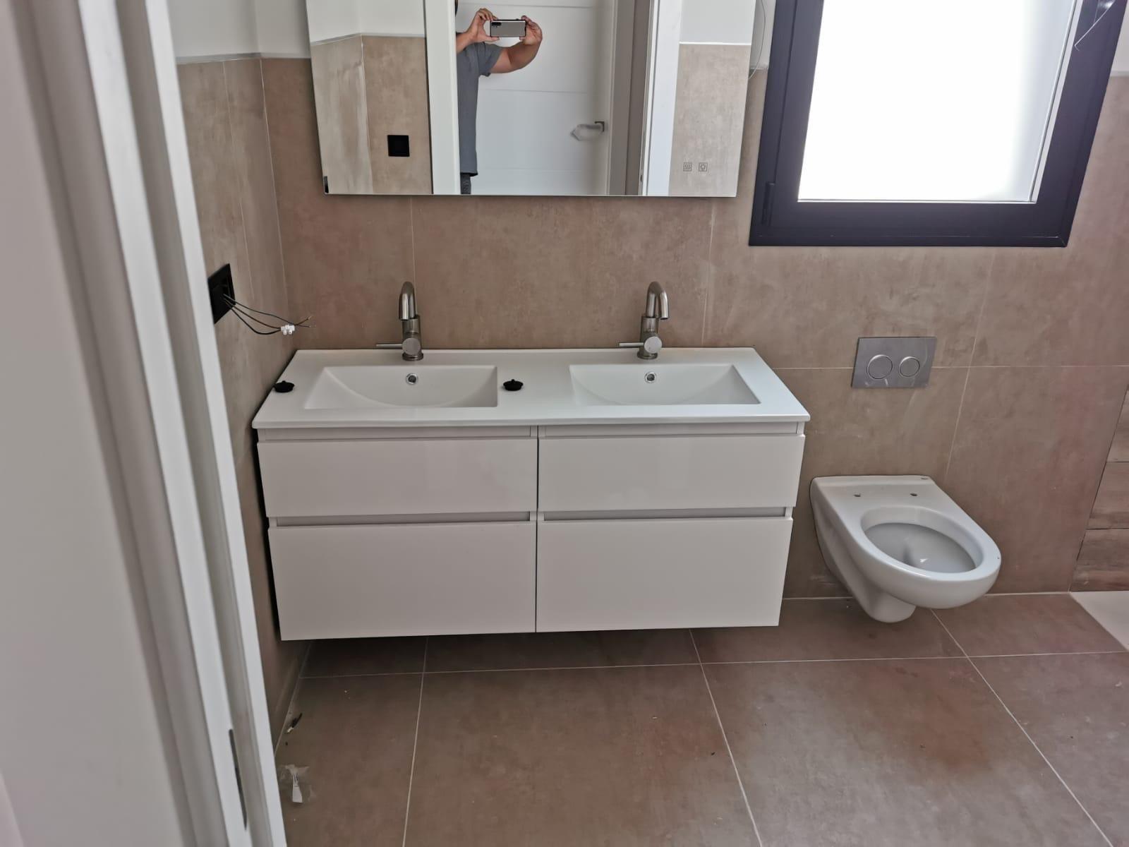 Villa de diseño con parcela de 10.116 m² y piscina en Pinoso — Obra nueva