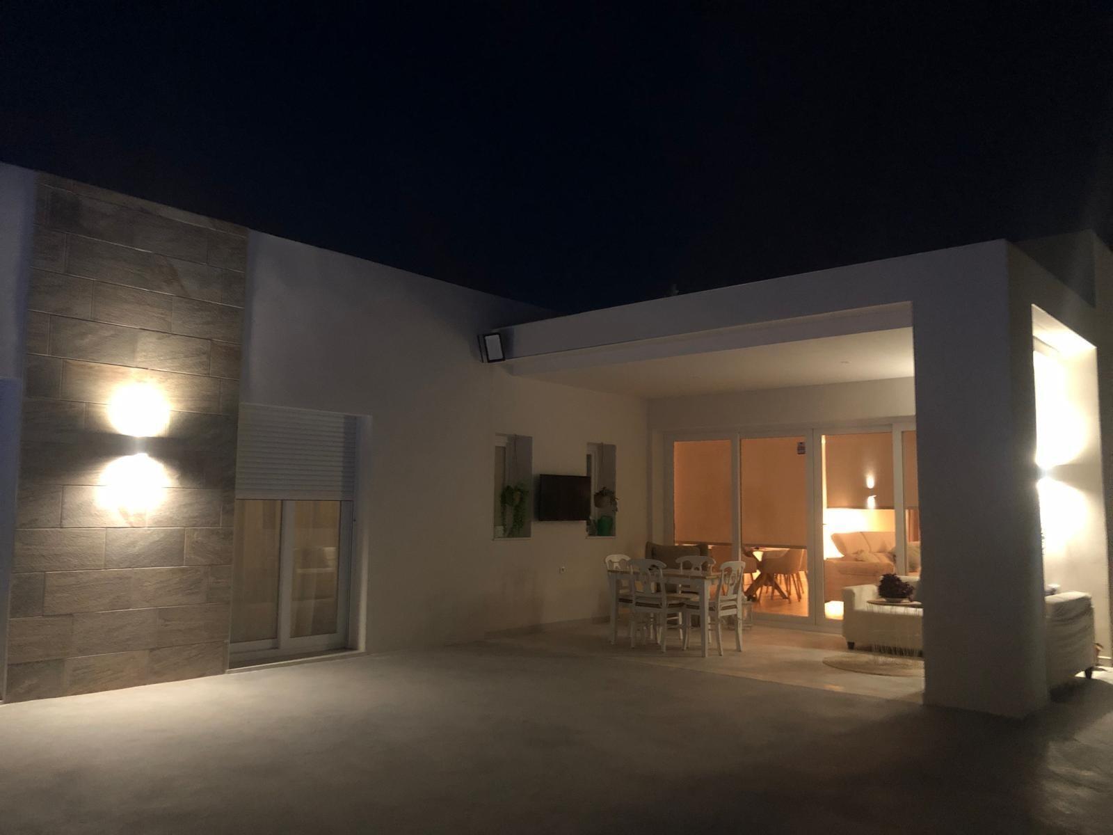 Villa de obra nueva en Pinoso con piscina privada y parcela de 10.116 m²