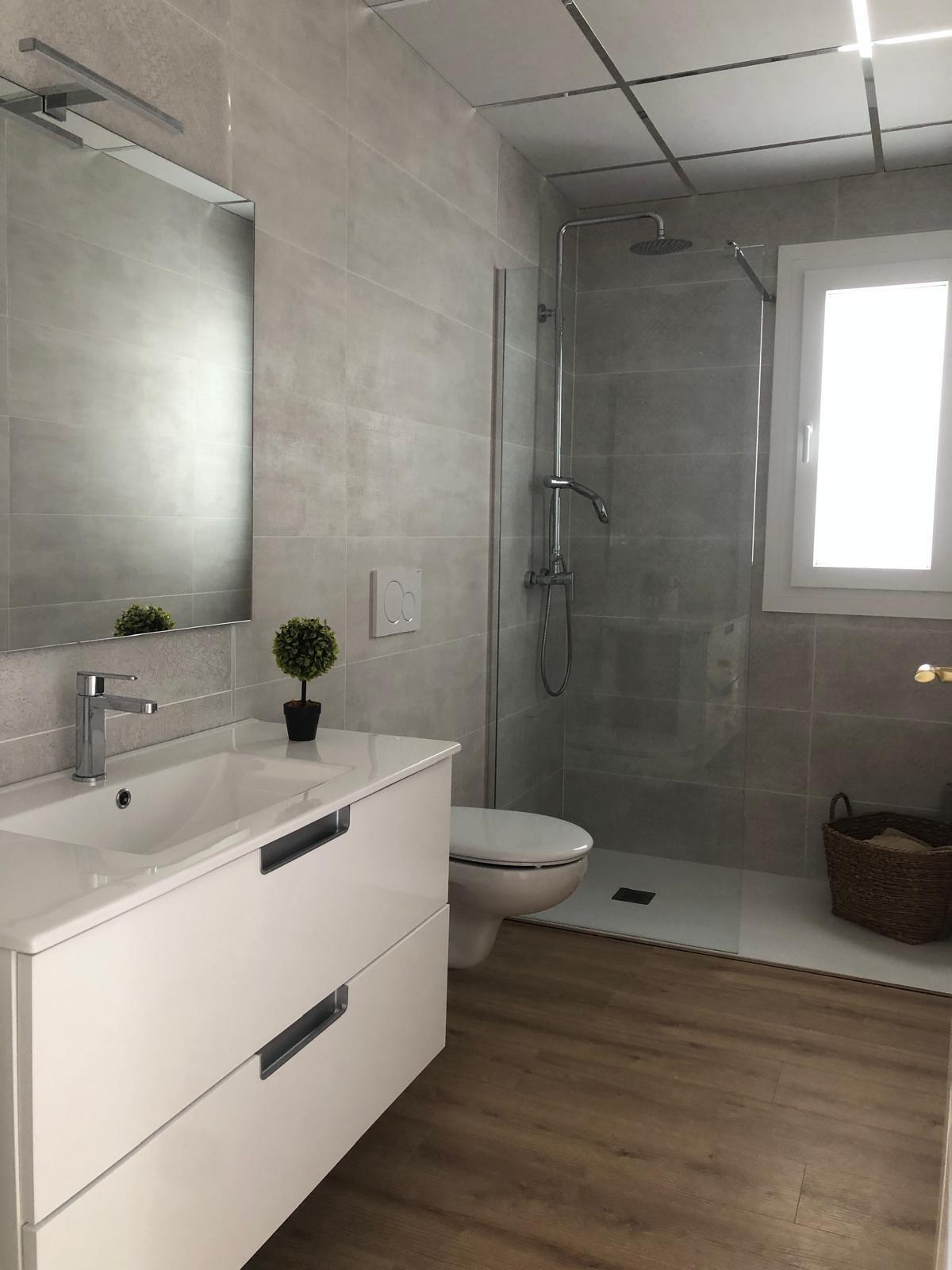 Villa de obra nueva en Pinoso con piscina privada y parcela de 10.116 m²