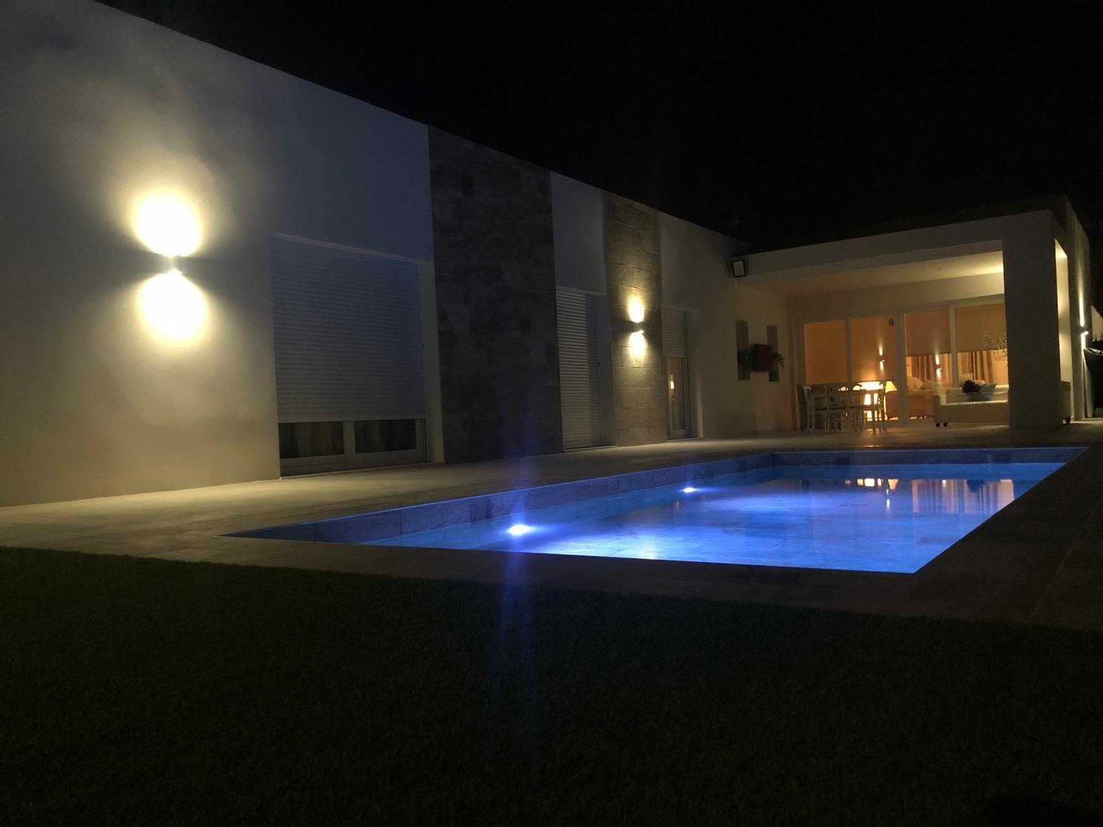 Villa de obra nueva en Pinoso con piscina privada y parcela de 10.116 m²