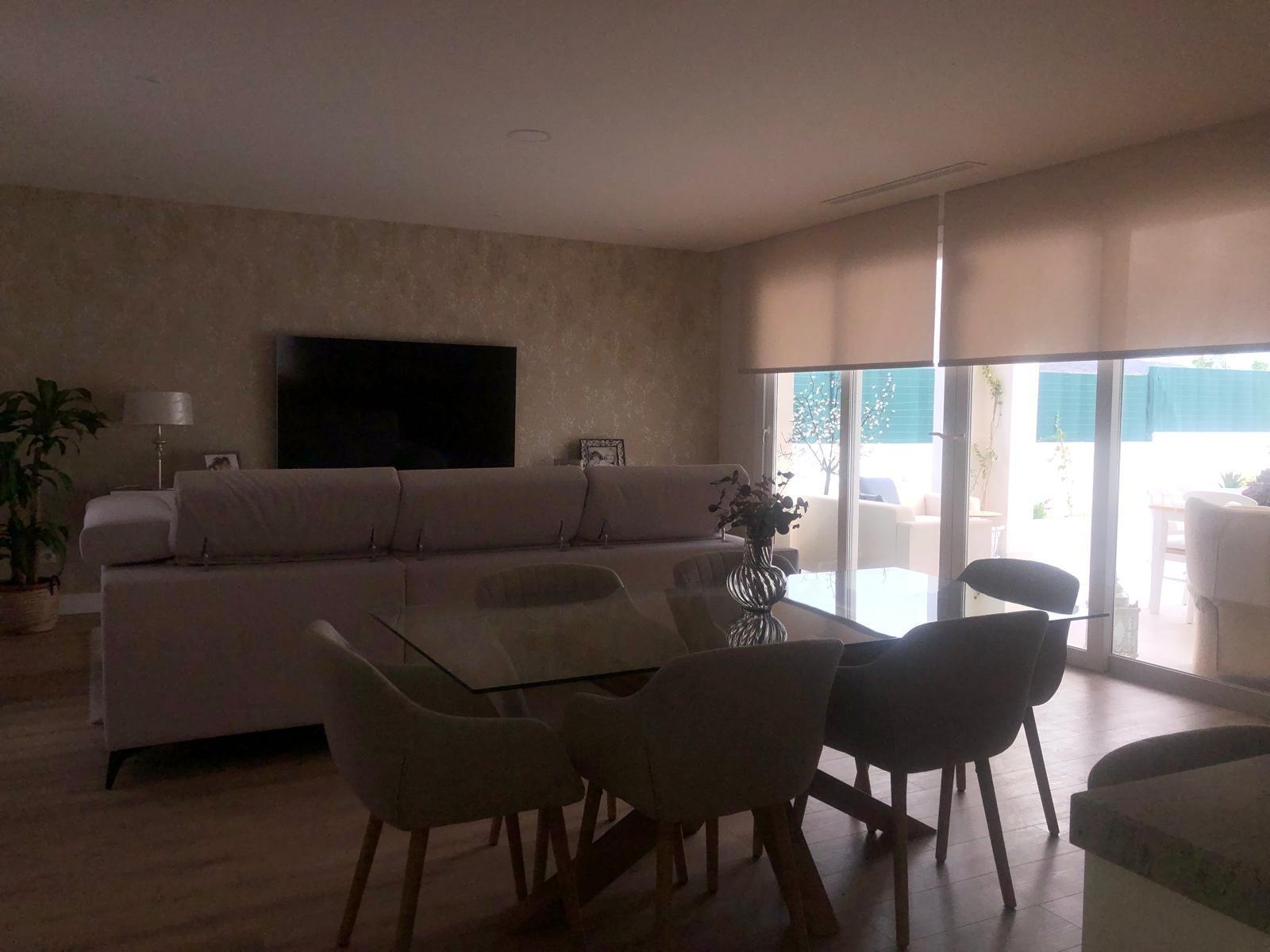 Villa de obra nueva en Pinoso con piscina privada y parcela de 10.116 m²
