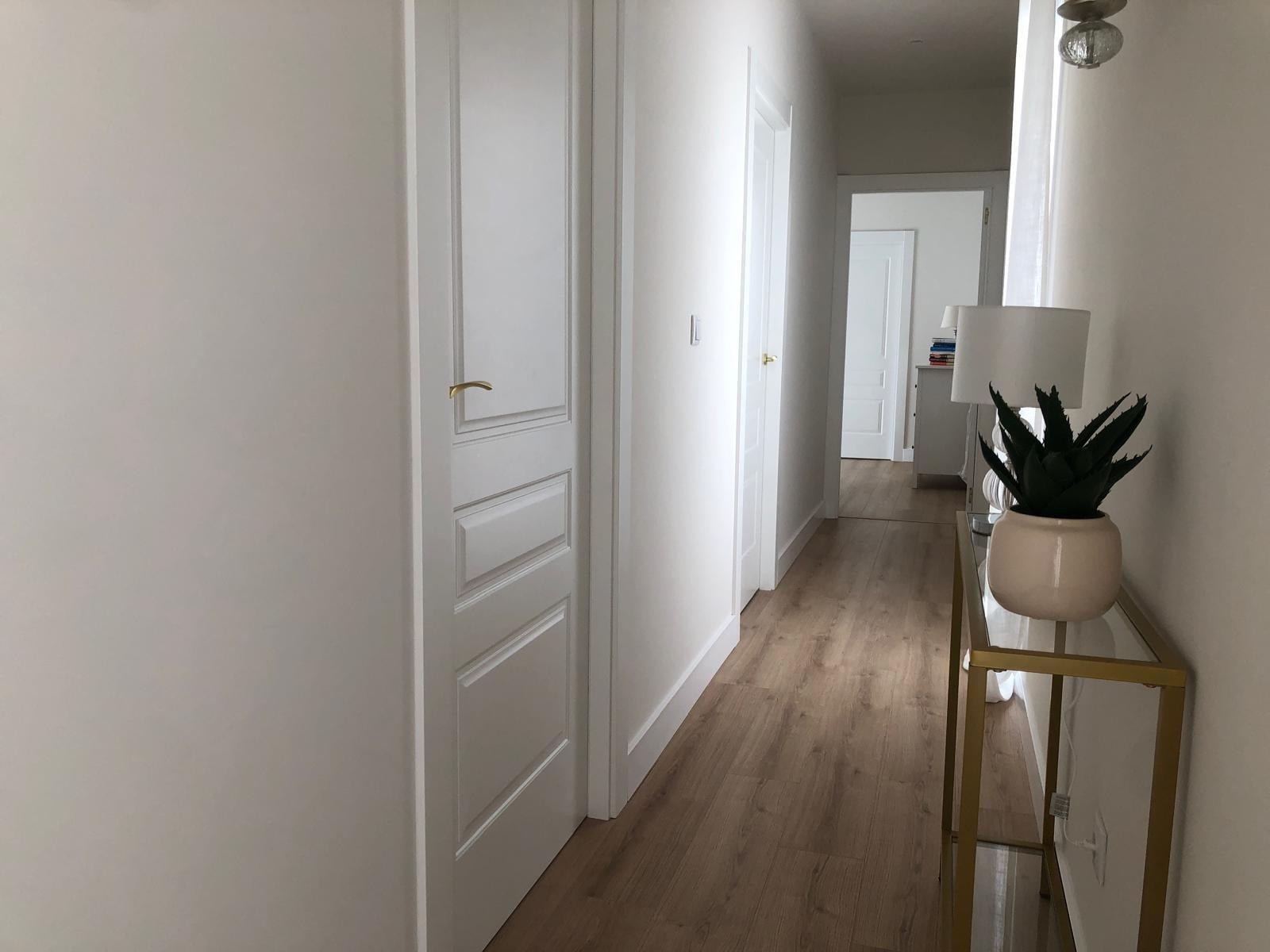 Villa de obra nueva en Pinoso con piscina privada y parcela de 10.116 m²