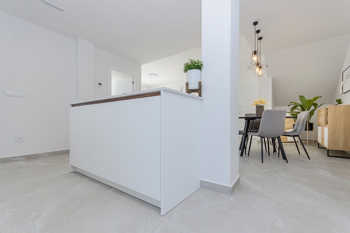 Chalet de obra nueva con piscina privada en San Miguel de Salinas – 3 dorm.