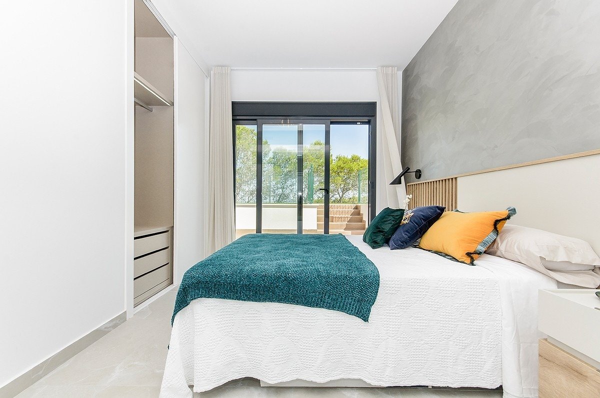 Chalet de obra nueva con piscina privada en San Miguel de Salinas – 3 dorm.