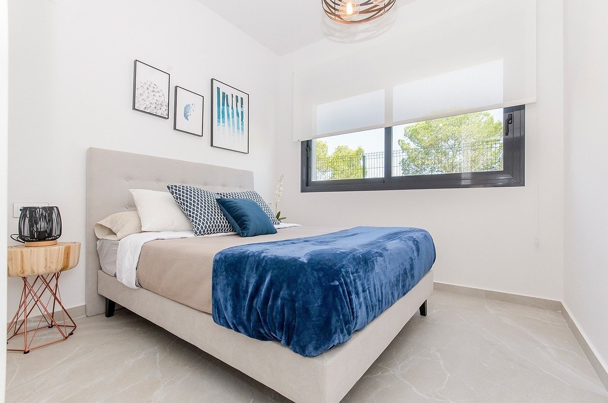 Chalet de obra nueva con piscina privada en San Miguel de Salinas – 3 dorm.