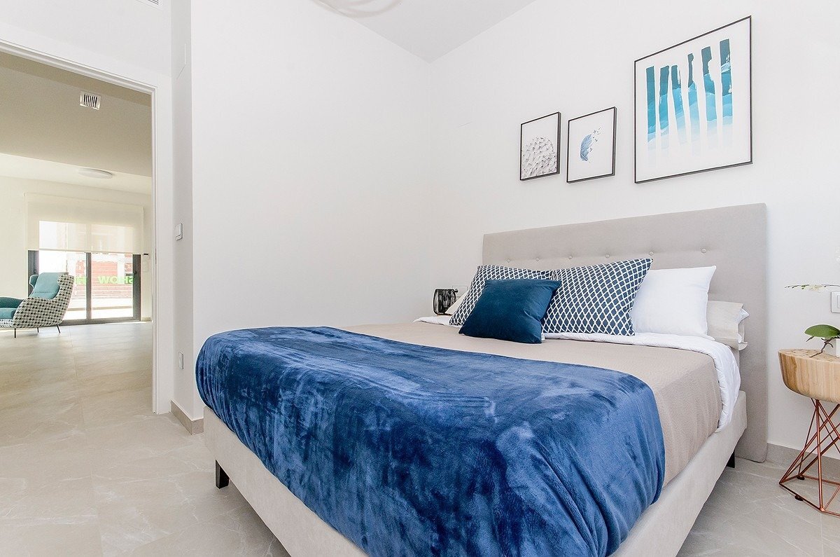Chalet de obra nueva con piscina privada en San Miguel de Salinas – 3 dorm.