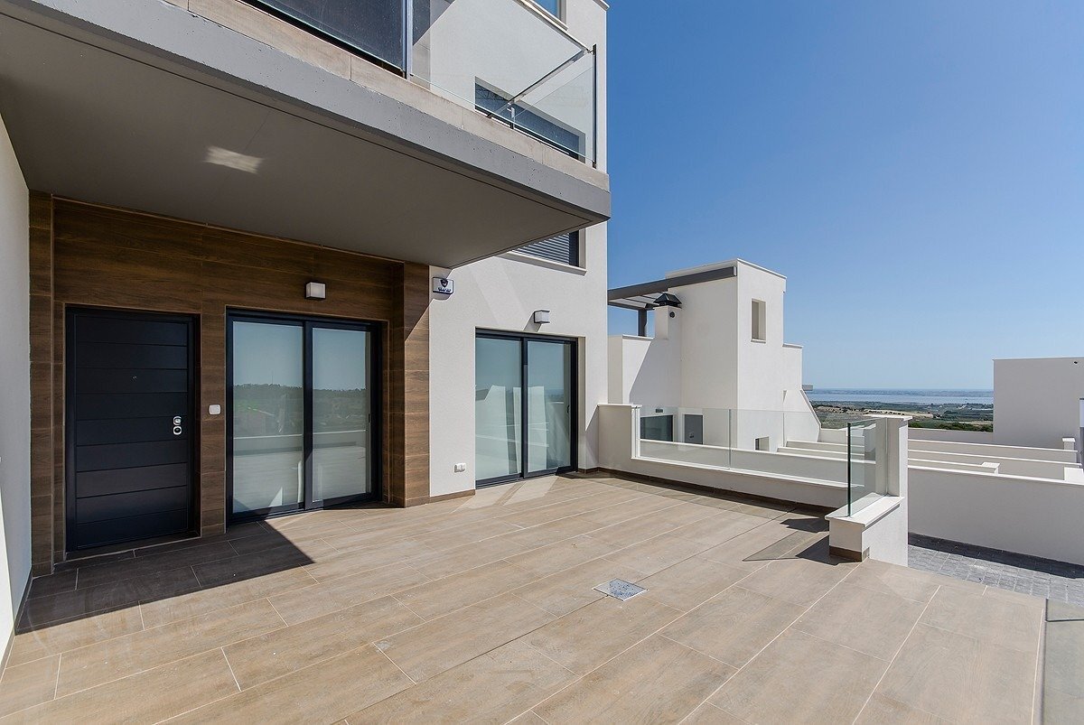 Chalet de obra nueva con piscina privada en San Miguel de Salinas – 3 dorm.