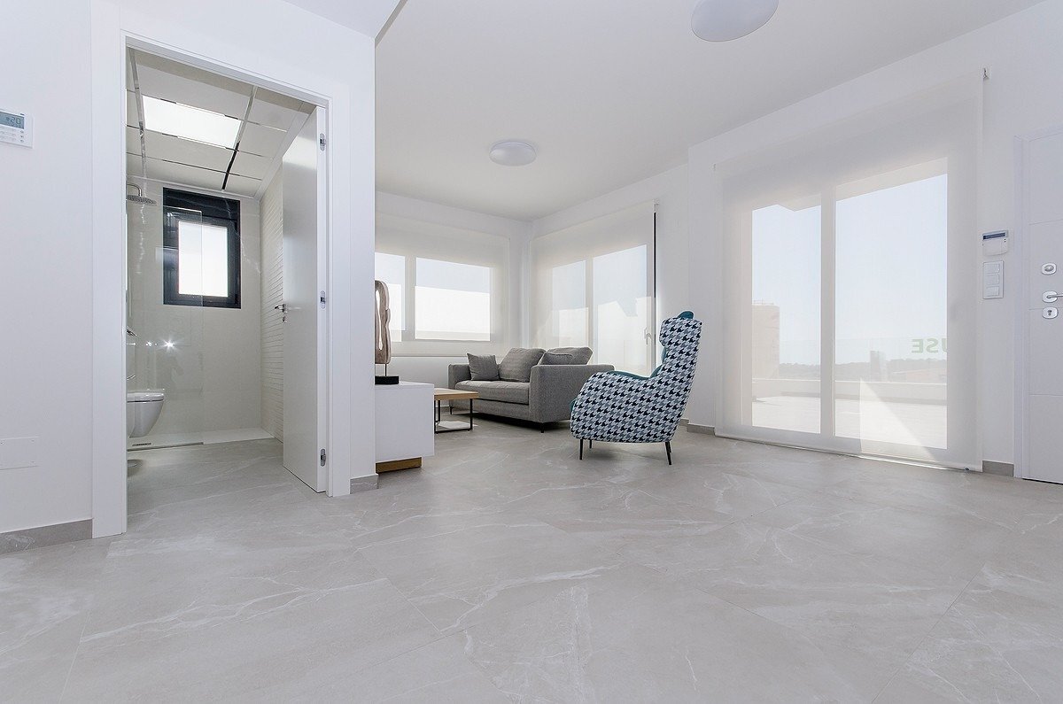 Chalet de obra nueva con piscina privada en San Miguel de Salinas – 3 dorm.